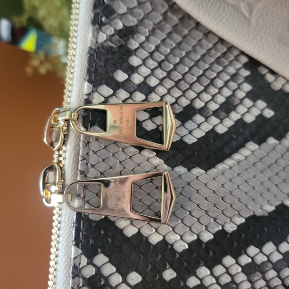 LOUIS VUITTON Creme Empreinte Monogram Leather Python V BB Tote Bag - RARE - Picture 3 of 14